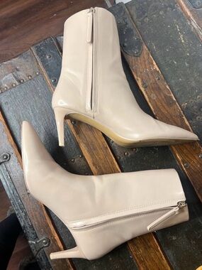 🔵NWT H&M Women's Pointed Toe Mid-Calf Boots in Beige